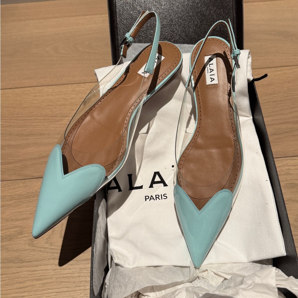 ALAIA - LE CŒUR FLAT SLINGBACKS IN PATENT CALFSKIN